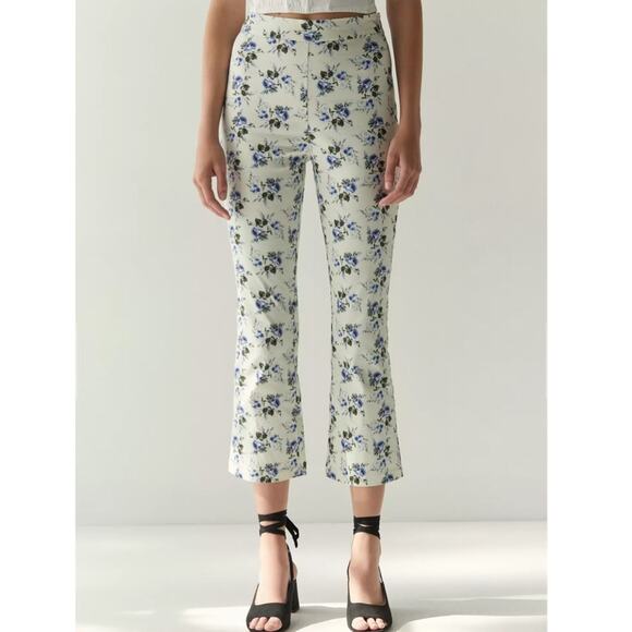 Laura Ashley x Urban Outfitters Leila Kick Flare Crop Pant Blue Floral Size 4 - Picture 1 of 5